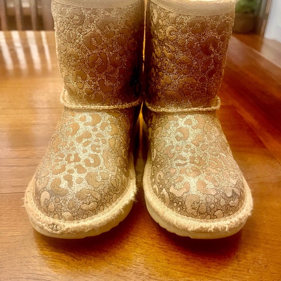 UGG Classic II Chestnut Glitter Leopard Boots w/ Box (10c) - Picture 5 of 8